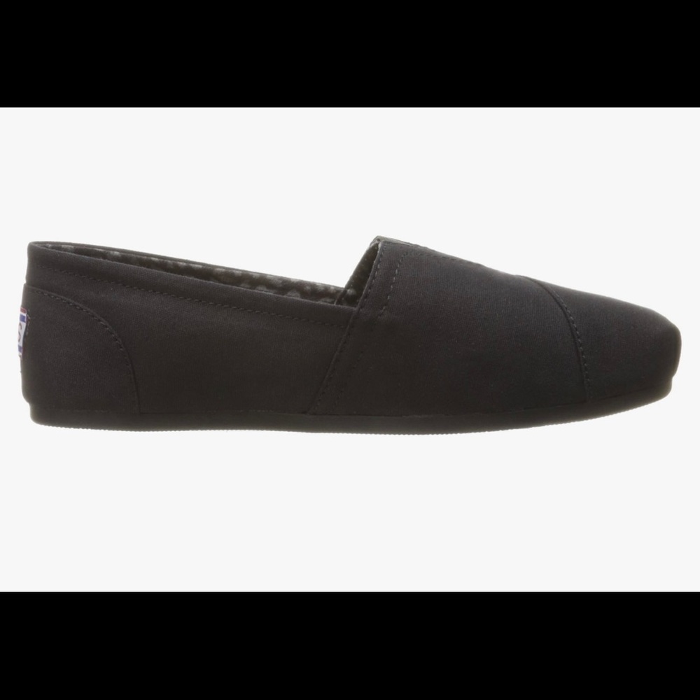 Black Sketchers that supports dog rescue. Size 8. NWT